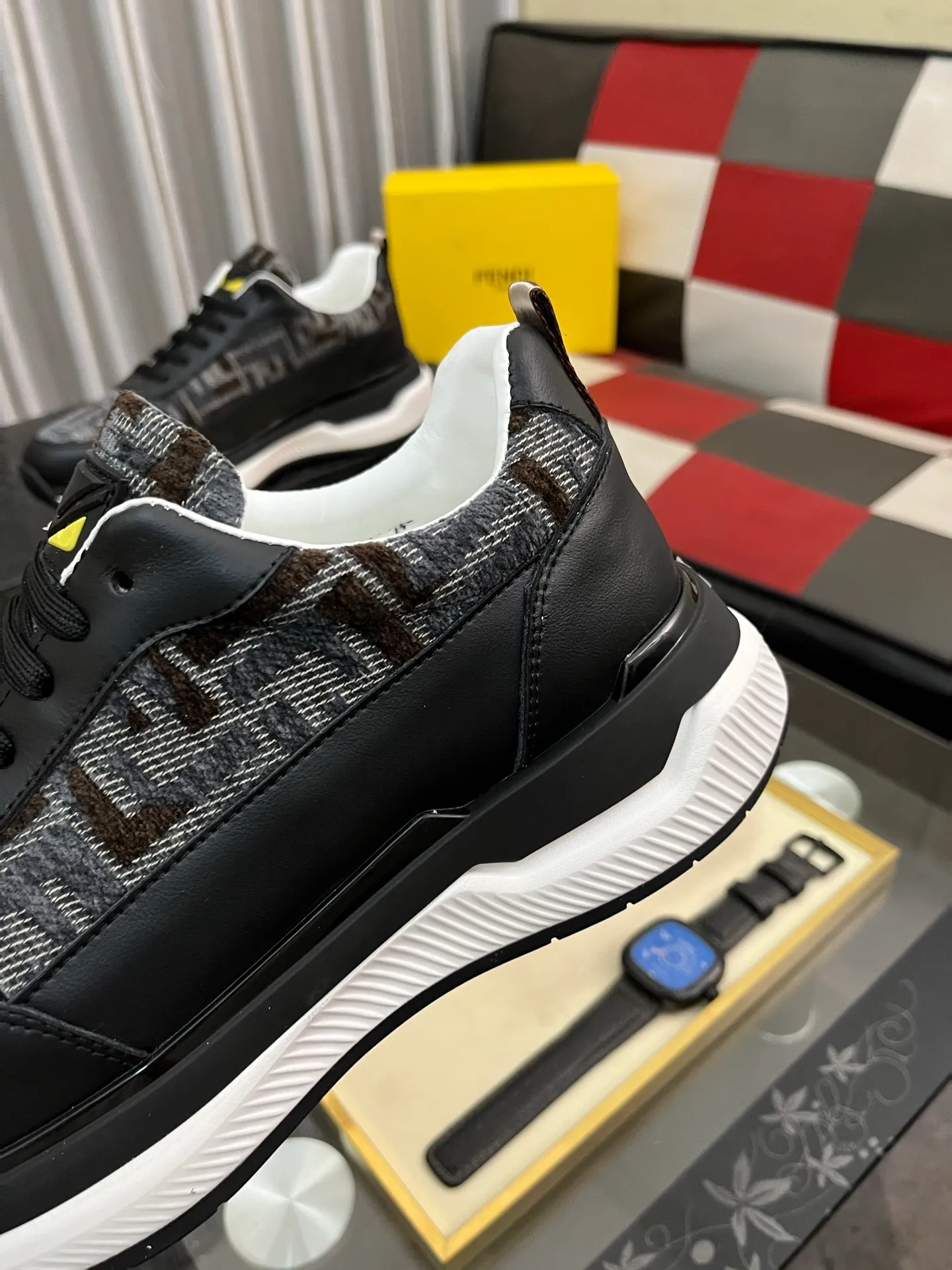 Men's Men's Shoes💰458⌚️⌚️[FENDI] Fendi's classic and comfortable men's, this complex sneaker is made of soft calfskin➕genuine leather lining➕original ultra-light rubber material with rough outsole. This unique light style is suitable for the casual and refined sensibility of this season. It is comfortable and natural on the feet. It is an everyday style for casual travel in autumn and winter! 38−444️⃣colors available